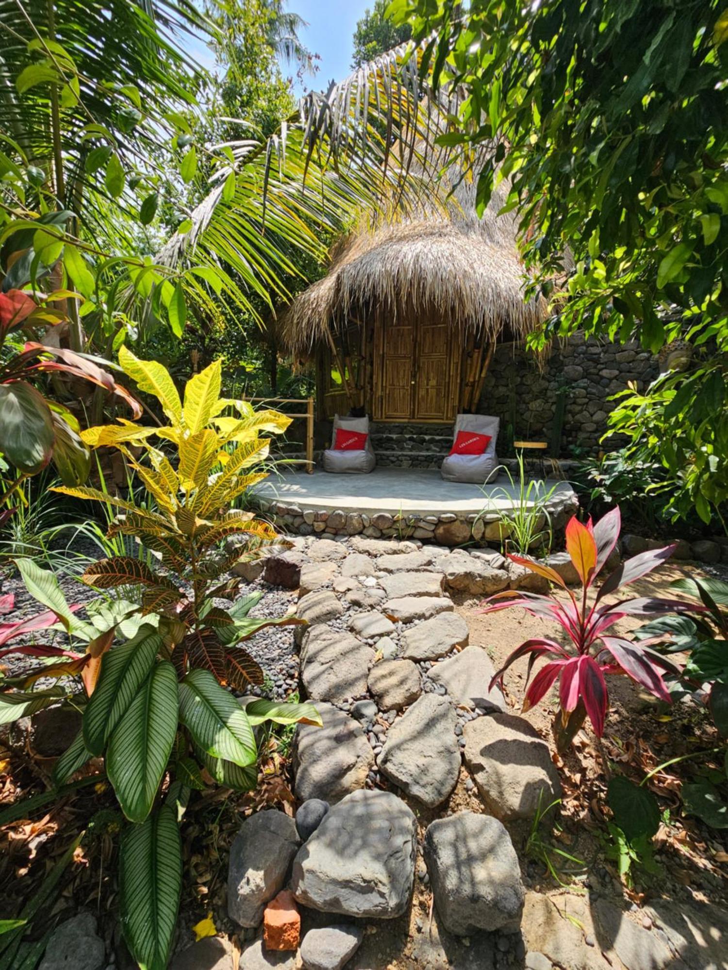 Hotel Les Garden à Tejakula Extérieur photo